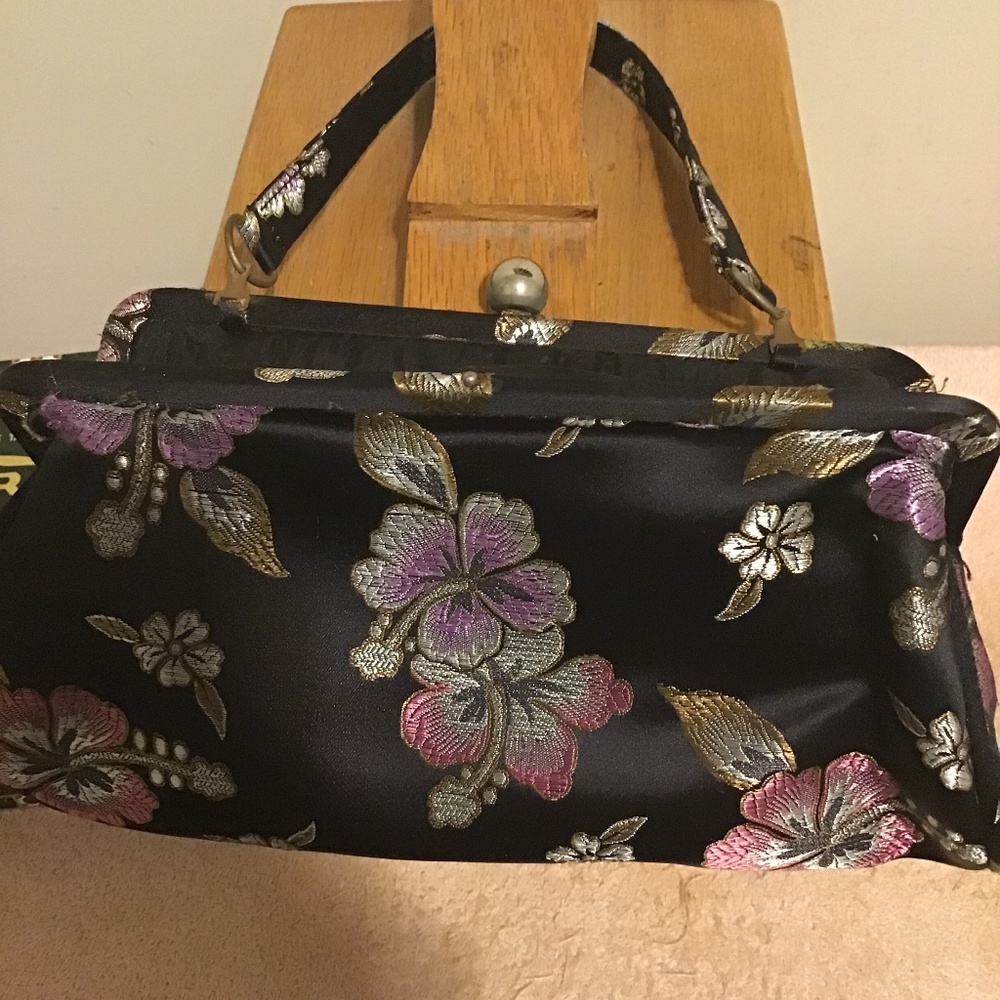 Vintage pill box style purse, very old, see pictures of strap clamps, handmade - Picture 1 of 3